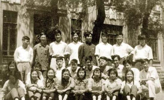 20世纪50年代,新调入哈工大物理教研室的25名青年教师。