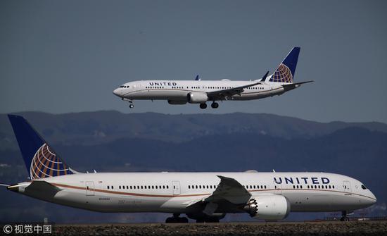 美联航的波音737max 9飞机,因与max 8结构相同也被禁飞 图源:视觉中国