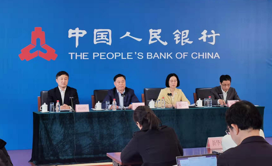 人民银行发布2019年金融统计相关数据。王仁宏 摄