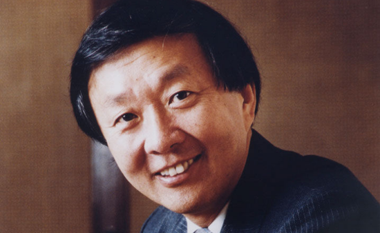 资料视频：1分钟回顾华裔科学家高锟生平经历