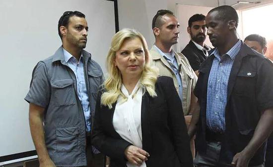 以色列总理夫人萨拉·内塔尼亚胡被罚款1.5万美元。（图源：法新社）