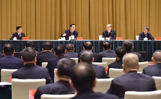 10月15日，全国检察机关对口援助工作推进会召开，中共中央政治局委员、新疆维吾尔自治区党委书记、新疆生产建设兵团第一政委陈全国，最高人民检察院党组书记、检察长张军出席并讲话。