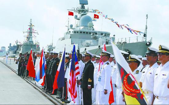 22日，中国—东盟“海上联演—2018”演习在广东湛江拉开帷幕。这是中国与东盟首次组织海上联合军事演习。
