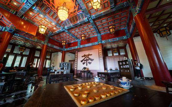 戏曲文化周期间,北京园内的聚景阁将上演京剧表演.