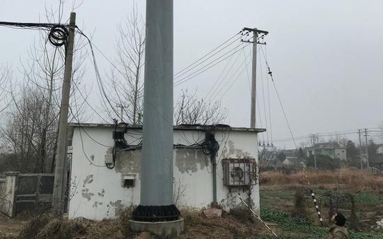 1月3日,彭在林家花棚不远处的一间平房,彭在林在案发次日被发现死在房顶上。 新京报记者 张惠兰 摄