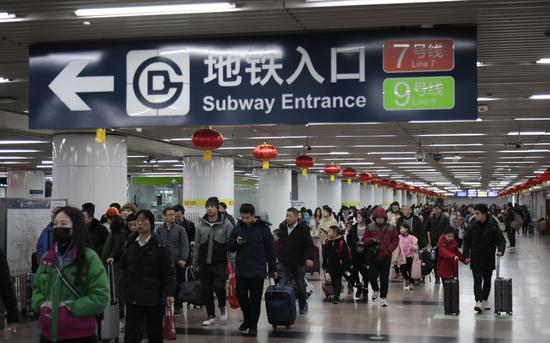 1月10日,北京西站地区起实现铁路、地铁安检互认。新京报记者 王嘉宁 摄