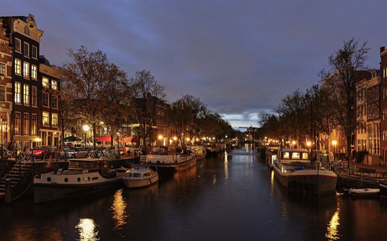 荷兰阿姆斯特丹17世纪运河区夜景