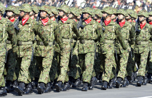 日本自卫队员(图来自日本《日刊现代》)