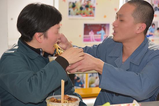 三八妇女节前福建监狱37对服刑夫妻高墙相会