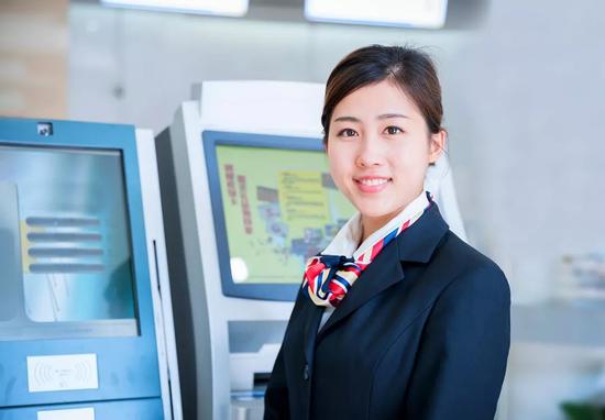 银行人又叫苦:北京柜员月薪不足4000元 零年终奖