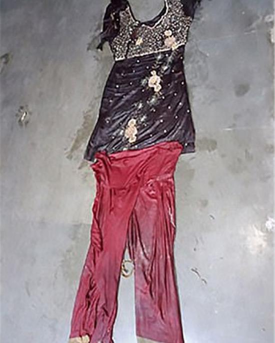 美女怀孕八个月被碎尸扔垃圾桶衣服珠宝完好图