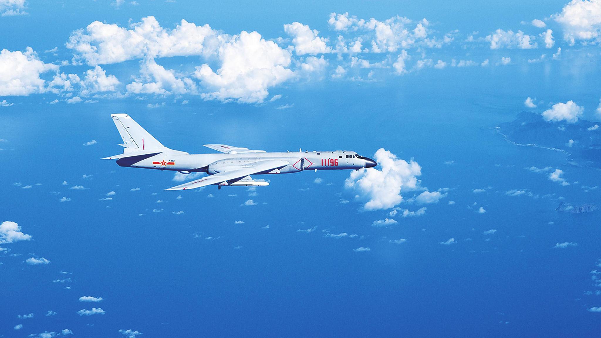 港媒:中国空军突破第一岛链 南海巡航显战力