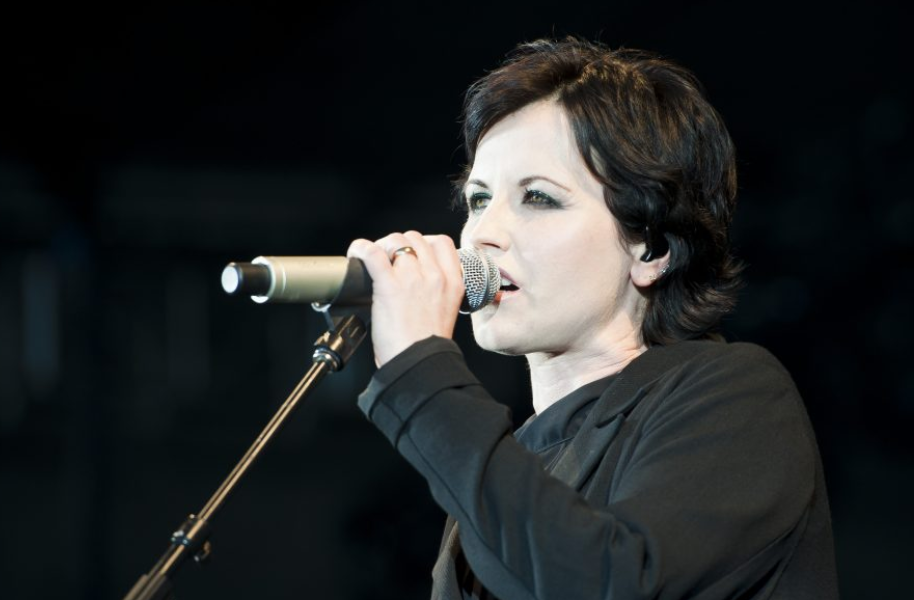 小红莓乐队主唱桃乐丝去世享年46岁