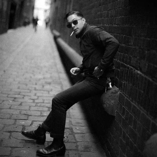 daniel snoeks是一位澳洲人,是文身师也是地地道道的模特.