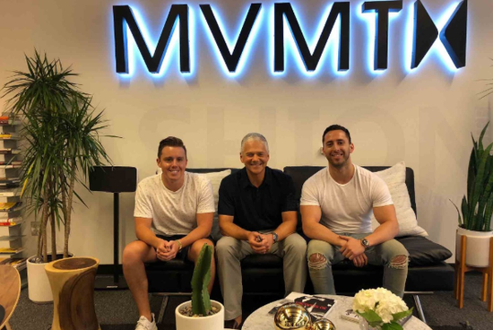 MVMT 联合创始人与Movado Group Inc. 摩凡陀首席执行官Efraim Grinberg(中)