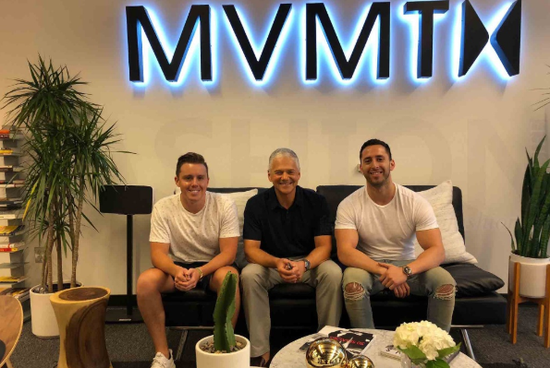 MVMT 联合创始人与Movado Group Inc. 摩凡陀首席执行官Efraim Grinberg（中）