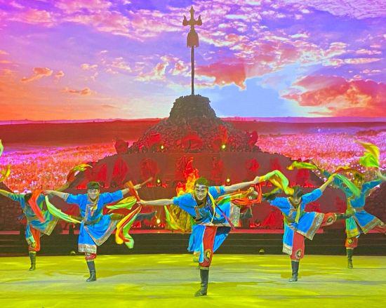 大型实景演出《相会敖包》在内蒙古草原进行首演