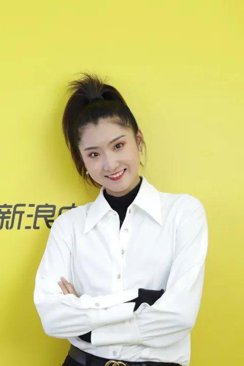 "舞"动人生 90后"网红"苏日曼唱响青春之歌