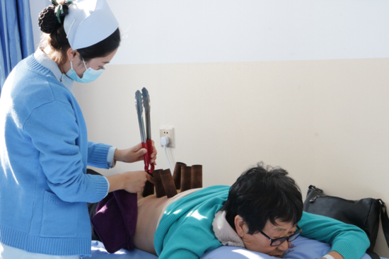 无病女生被推上手术台 医院中途让学生网上借钱