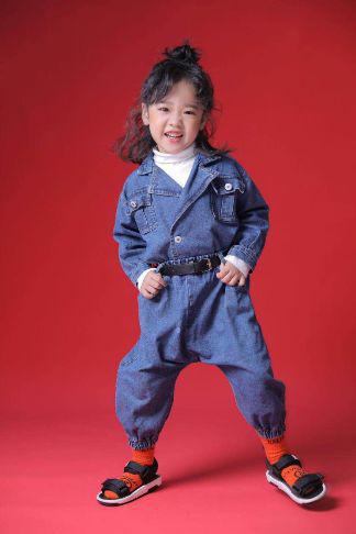 李美萱荣获2019第六届中国顶尖少儿模特大赛哈尔滨赛区人气冠军