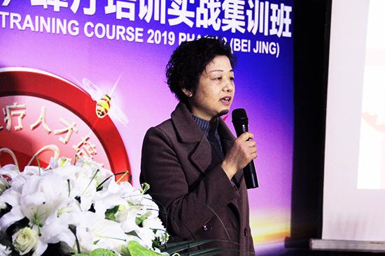 中国蜂疗抗癌孝子曾伟老师在开学典礼上讲话