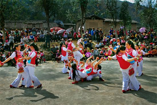 云南峨山火把节彝文化盛宴将上演,持续半个月玩场还挺多