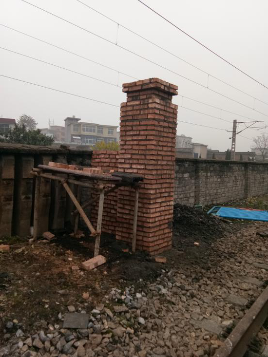 重新砌筑大门