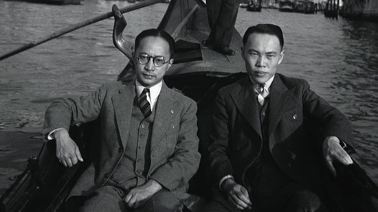 1938年威尼斯,金石声(左)与桥梁专家李国豪的自拍像.