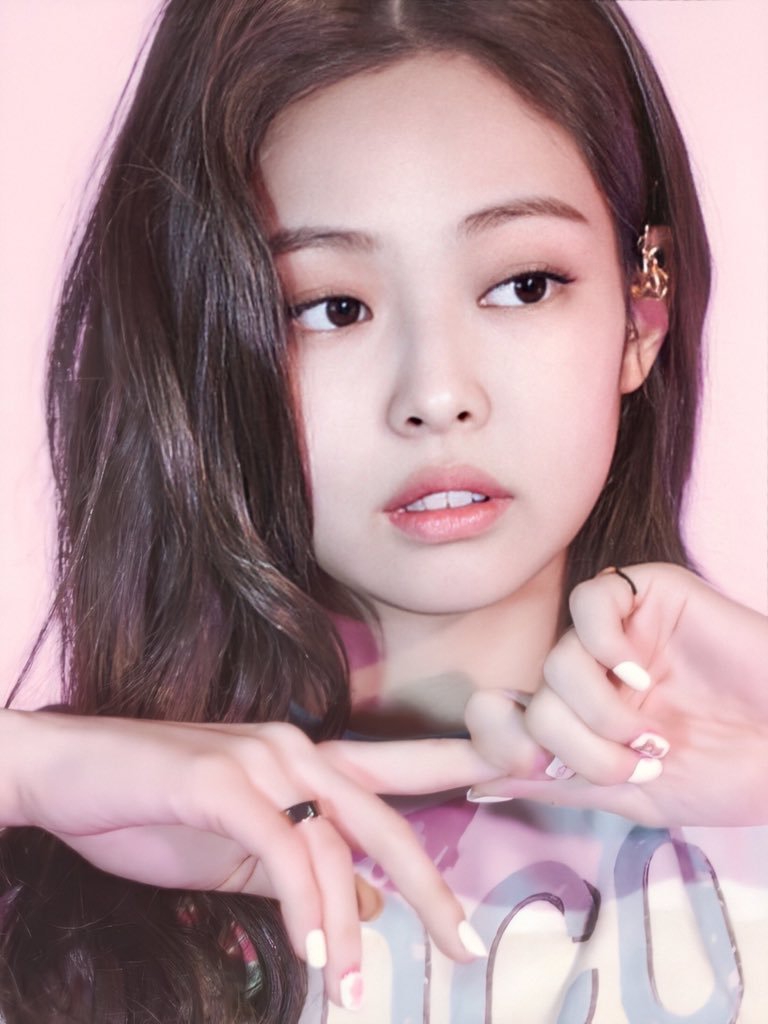 組圖：Jennie16歲舊照曝光 丸子頭扮可愛活力少女感十足