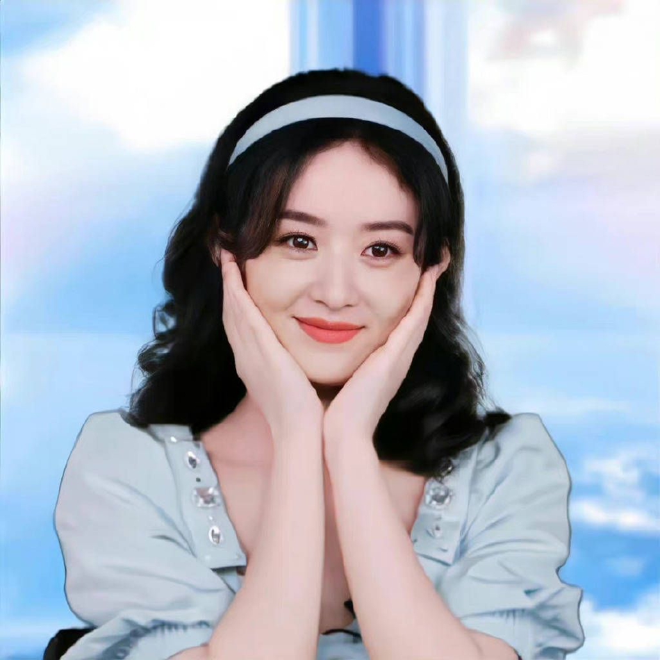 组图:赵丽颖头戴蓝色发箍 身穿同色系公主裙甜美又元气