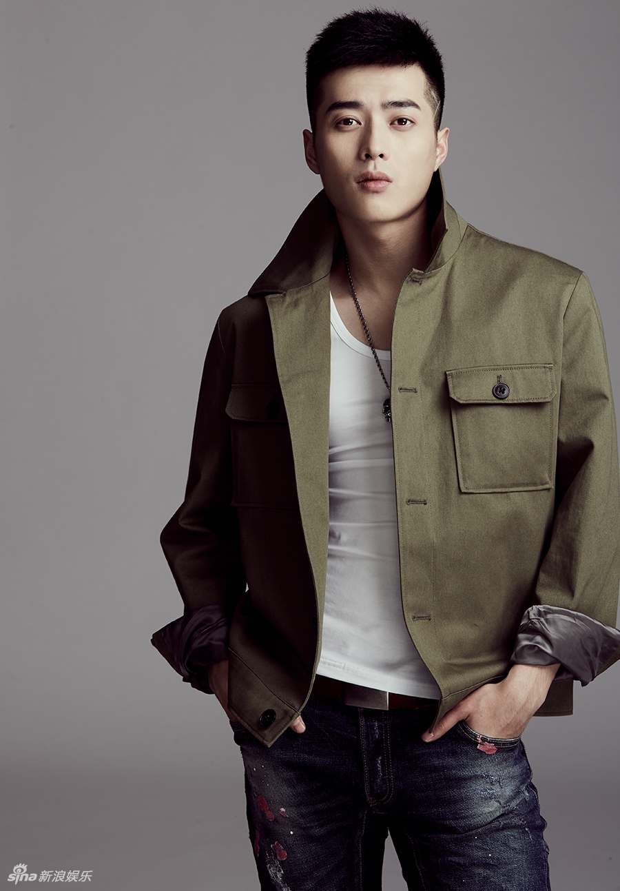 新浪娱乐讯 近日,演员韩承羽曝光一组时尚写真