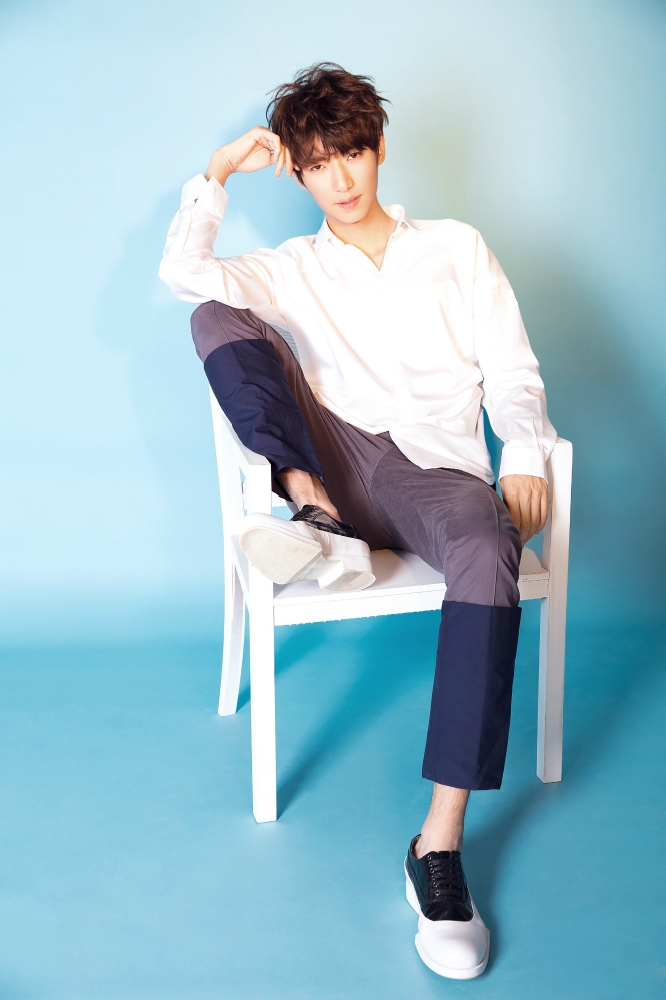 组图:孙一杰最新清爽写真 演绎"优雅撩"气质十足