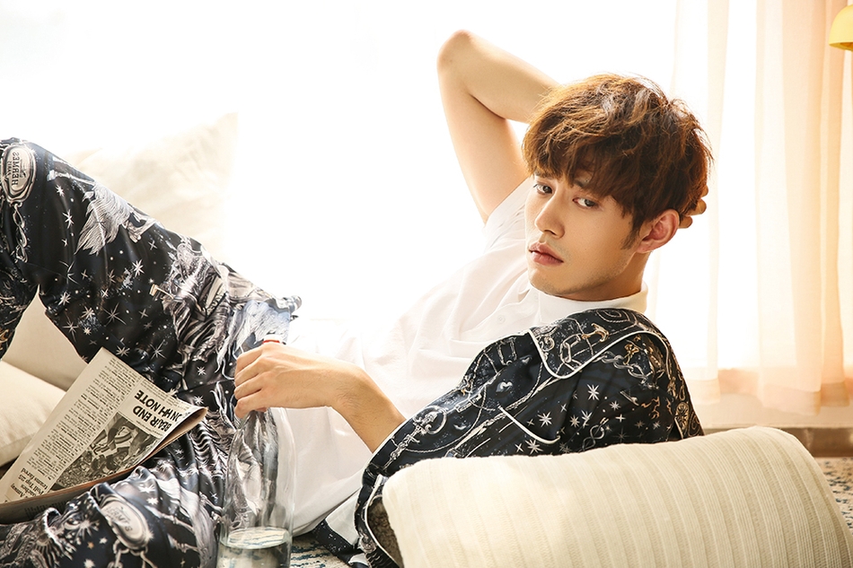 组图:李嘉文秋冬写真曝光 轻松展现多样魅力_高清图集_新浪网