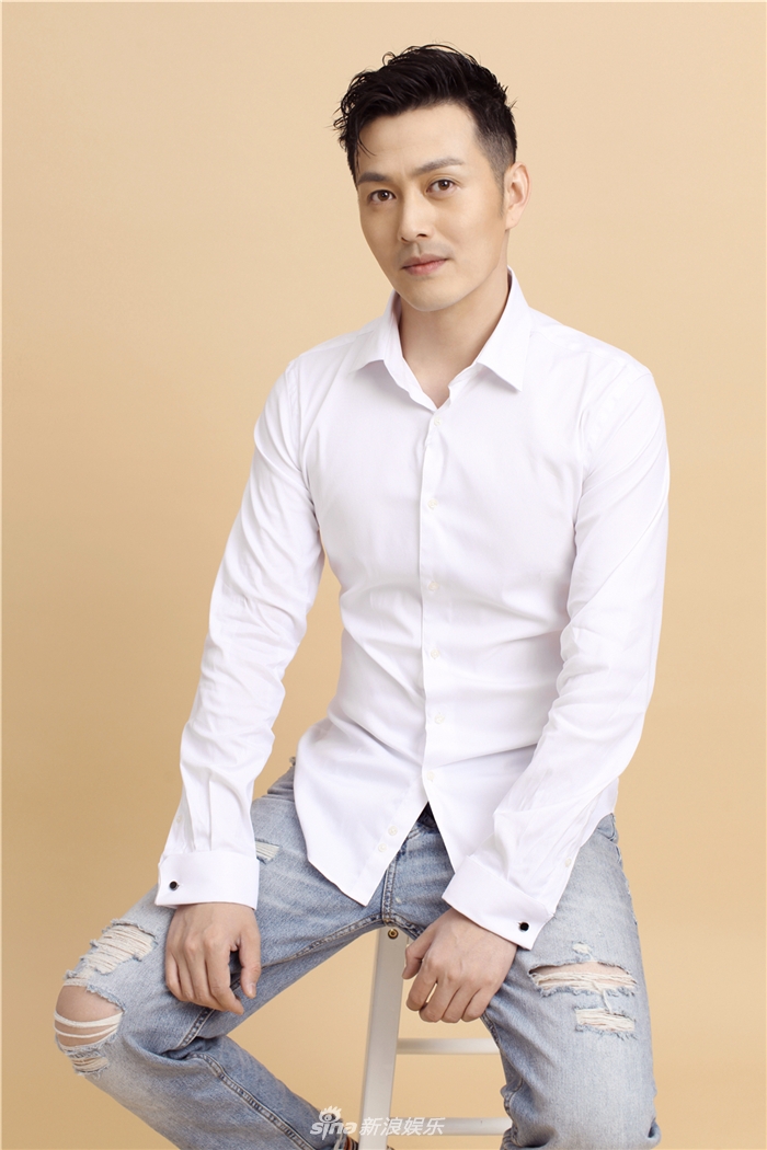 组图:李广旭写真展暖男一面 自然率性男友力满满