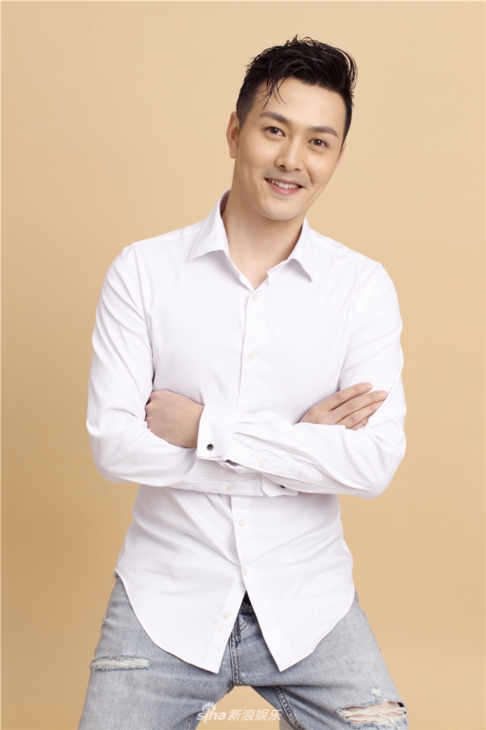 组图:李广旭写真展暖男一面 自然率性男友力满满