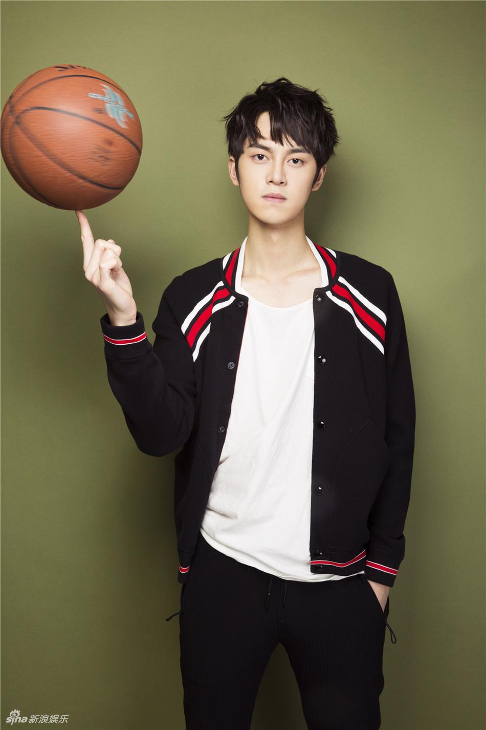 组图:谢彬彬炫酷运动与球共舞 邪魅眼神霸气撩人_高清图集_新浪网