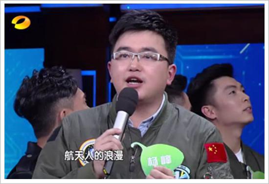 他在太空放卫星