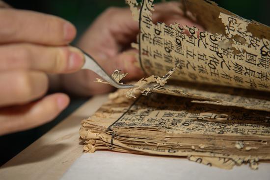 段然行之-与时间赛跑:古籍修复
