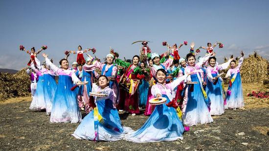 朝鲜族乞粒舞图片