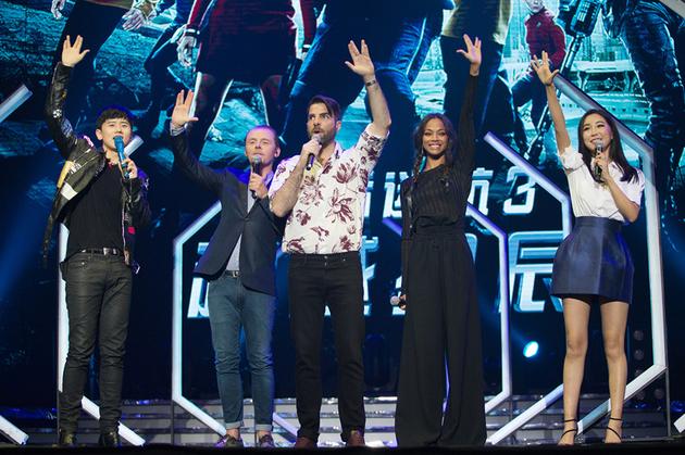 星际3主创惊喜现身张杰演唱会现场