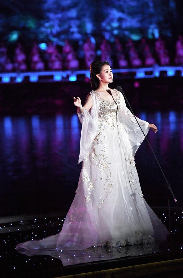 雷佳《难忘茉莉花》舞台