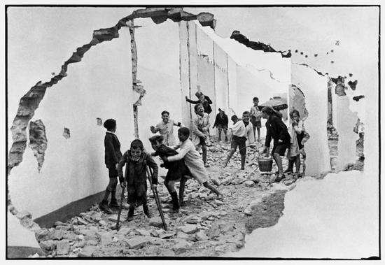 Henri Cartier-Bresson
SPAIN. Andalucia. Seville. 1933.