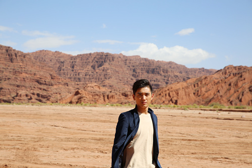 《我和胡杨的约定》即将播出,其中饰演奋斗青年王川的演员王文杰受到