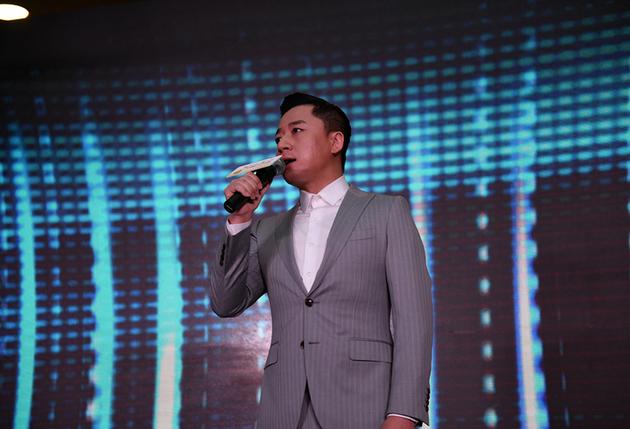 张磊首唱《远方》暖化人心
