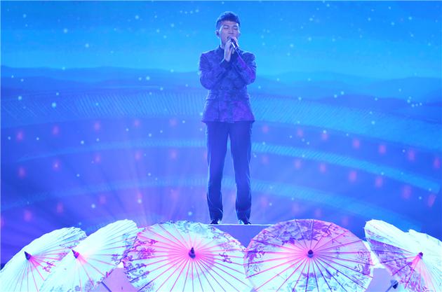 周深出席音乐风云榜