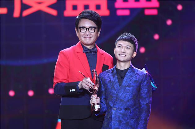 周深音乐风云榜获奖