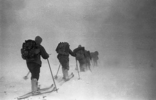 9人一夜间离奇死亡，史上最诡异的雪山悬案，终于迎来科学解释？