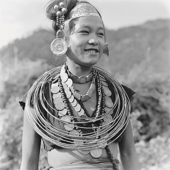 《僜人少女》1956年,察隅,蓝志贵摄.供图:黄建鹏画廊