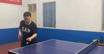 打乒乓球发球假装高抛耍赖-搞笑gif动态图片-izike