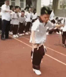 男生裤子掉了也要跳绳-帅哥动态图片-gif动态图-izike